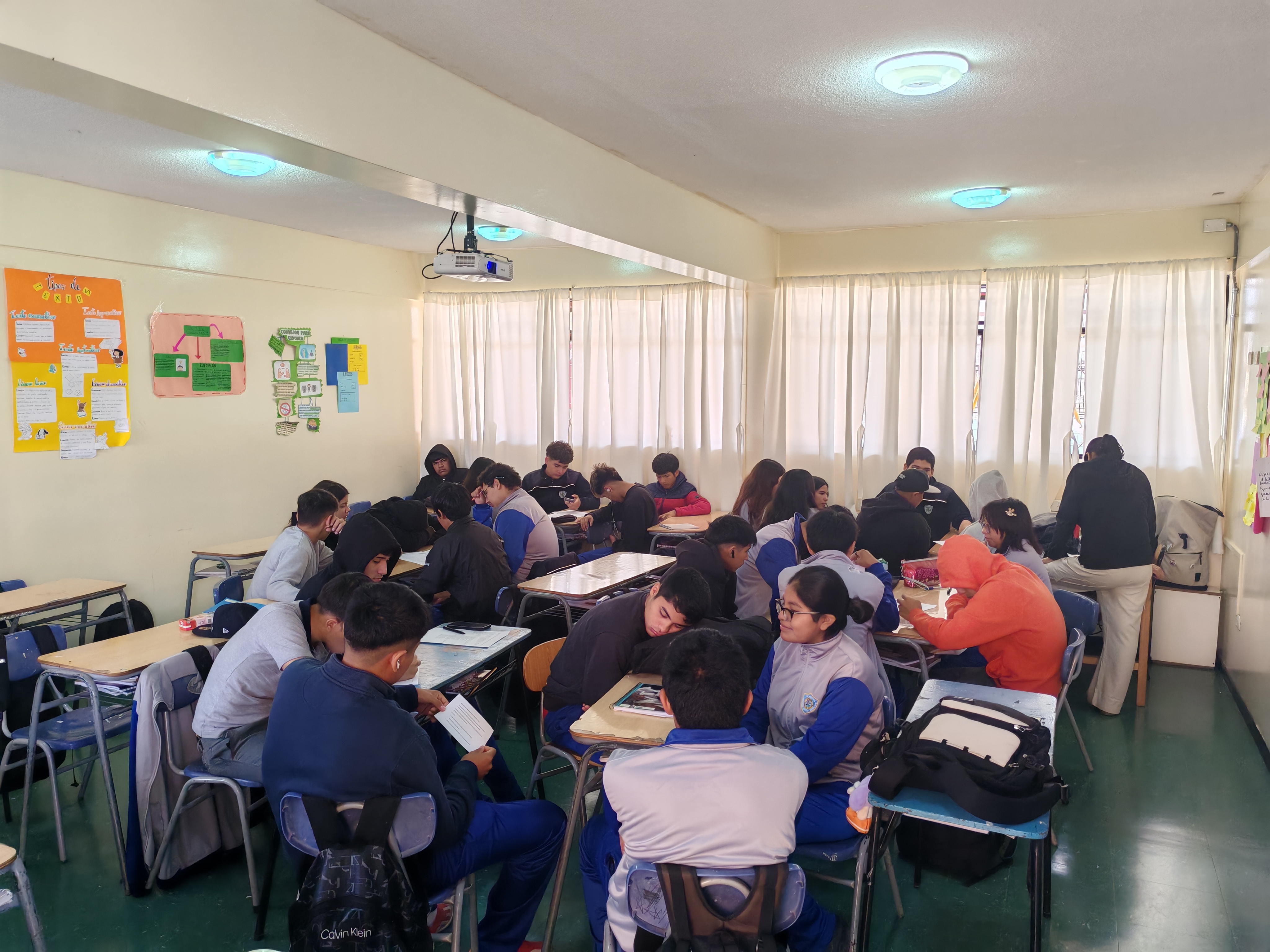 Actualización y fortalecimiento de los Reglamentos Internos en establecimientos de educación básica y media